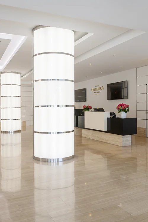 servicio de recepción del hotel condesa