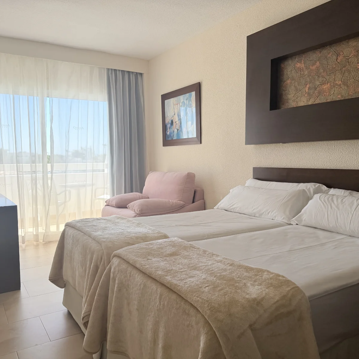 Habitación doble vista mar lateral hotel condesa