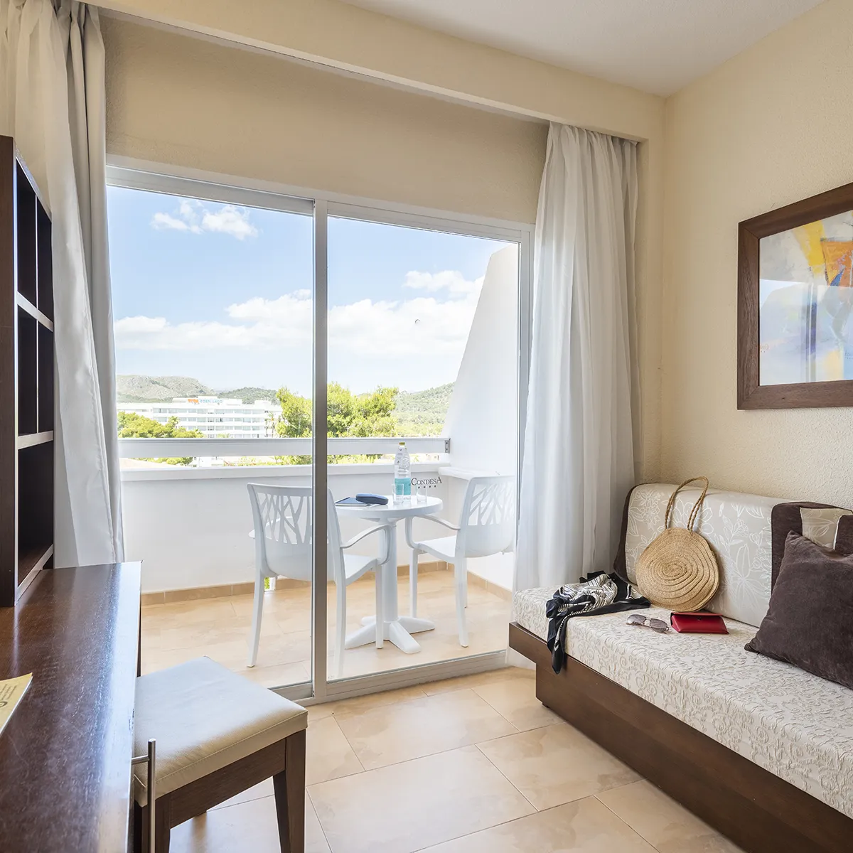 zona sofá y salida a la terraza